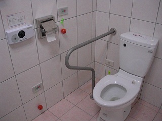 衛浴間均設有高低緊急呼叫鈴